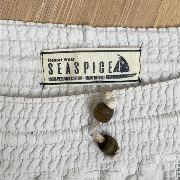 White pants with floral detail - Picture 3 of 3